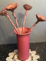Vintage-Keramikvase Altrosa mit Trockenblumen, 18 cm